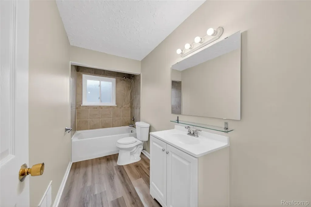 33484 Krauter Street Westland City MI 48185