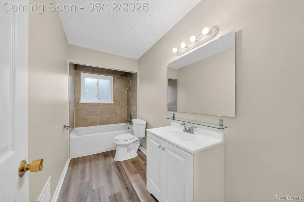 33484 Krauter Street Westland City MI 48185