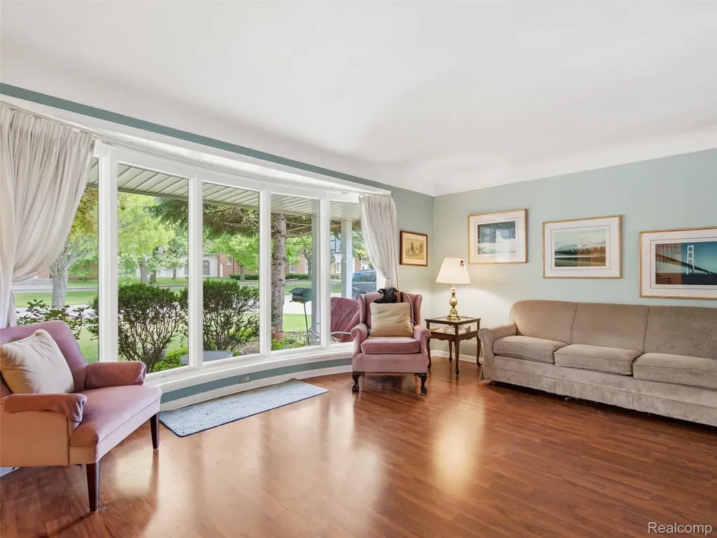 883 Briarcliff Drive Grosse Pointe Woods City MI 48236