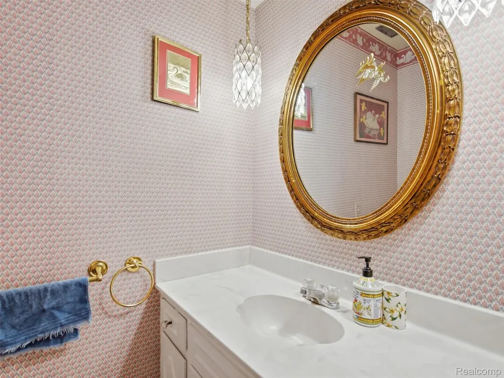 883 Briarcliff Drive Grosse Pointe Woods City MI 48236