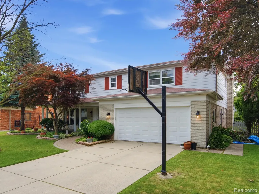 883 Briarcliff Drive Grosse Pointe Woods City MI 48236