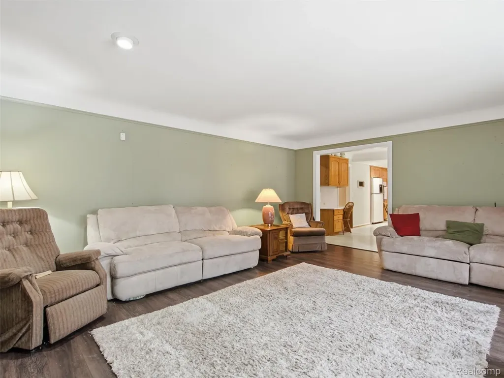 883 Briarcliff Drive Grosse Pointe Woods City MI 48236