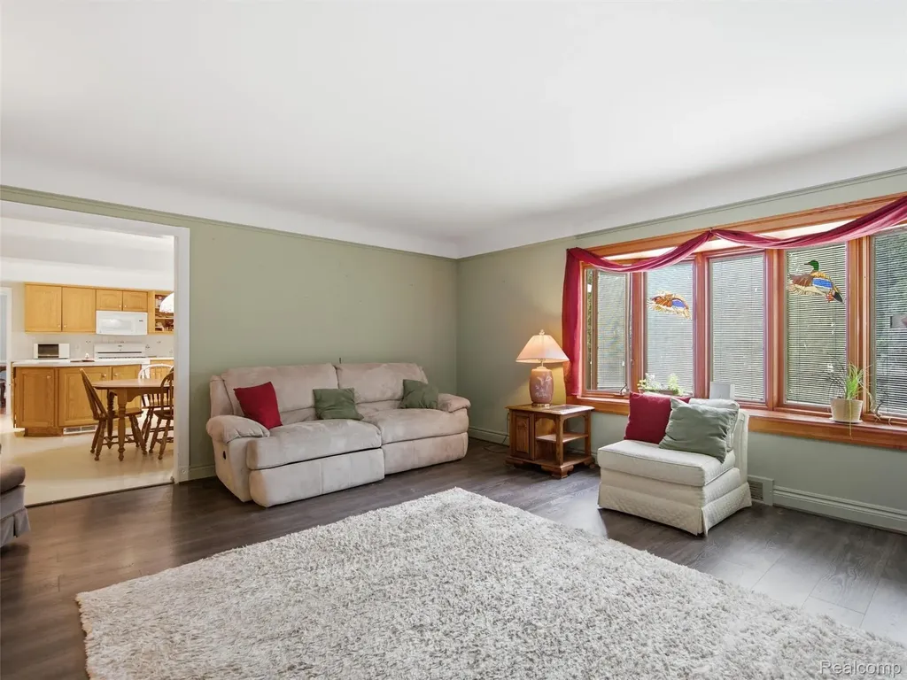 883 Briarcliff Drive Grosse Pointe Woods City MI 48236