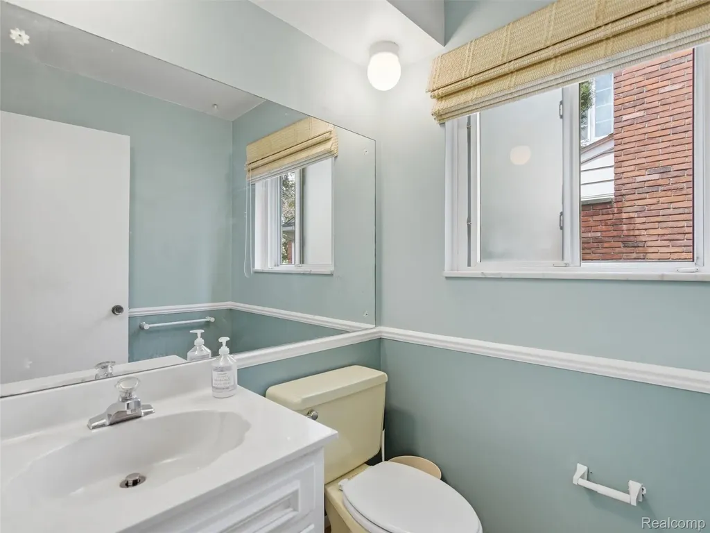 883 Briarcliff Drive Grosse Pointe Woods City MI 48236