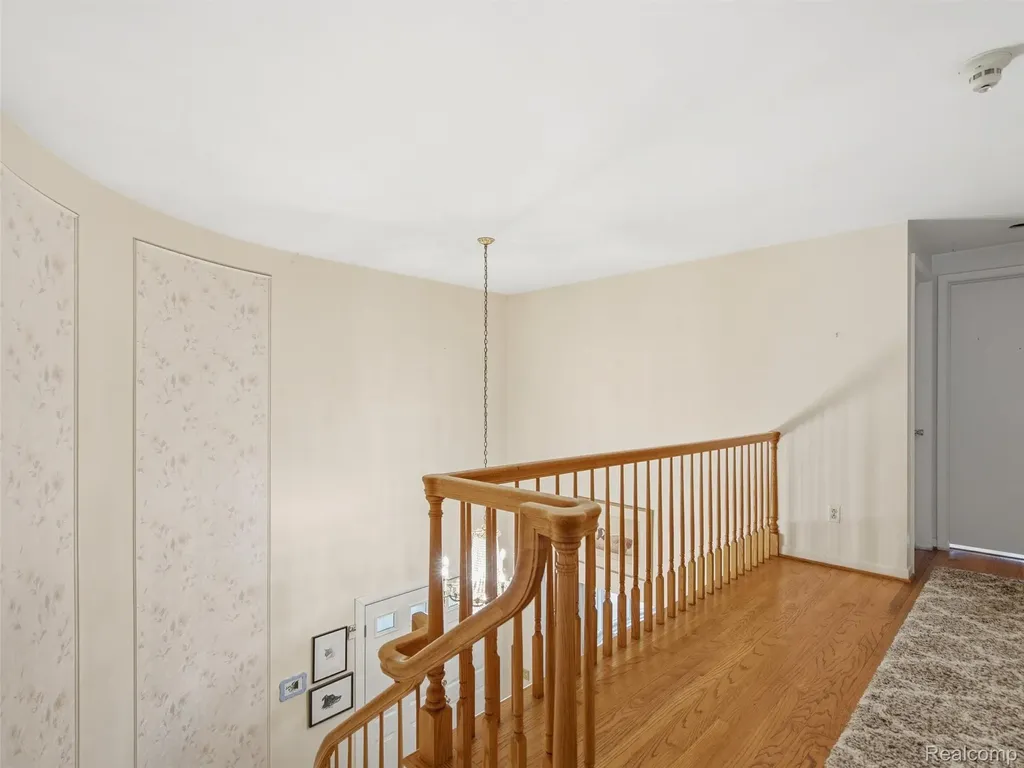 883 Briarcliff Drive Grosse Pointe Woods City MI 48236