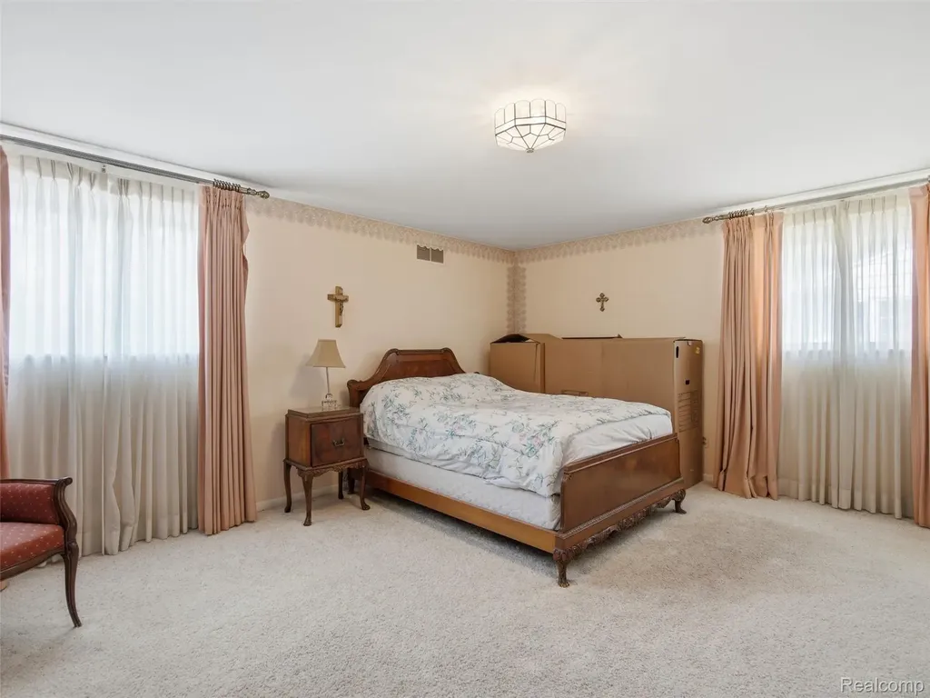 883 Briarcliff Drive Grosse Pointe Woods City MI 48236