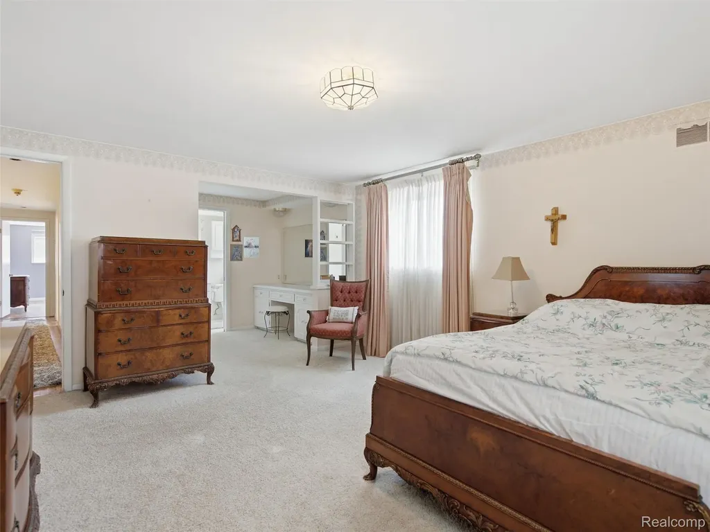 883 Briarcliff Drive Grosse Pointe Woods City MI 48236