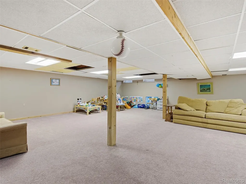 883 Briarcliff Drive Grosse Pointe Woods City MI 48236