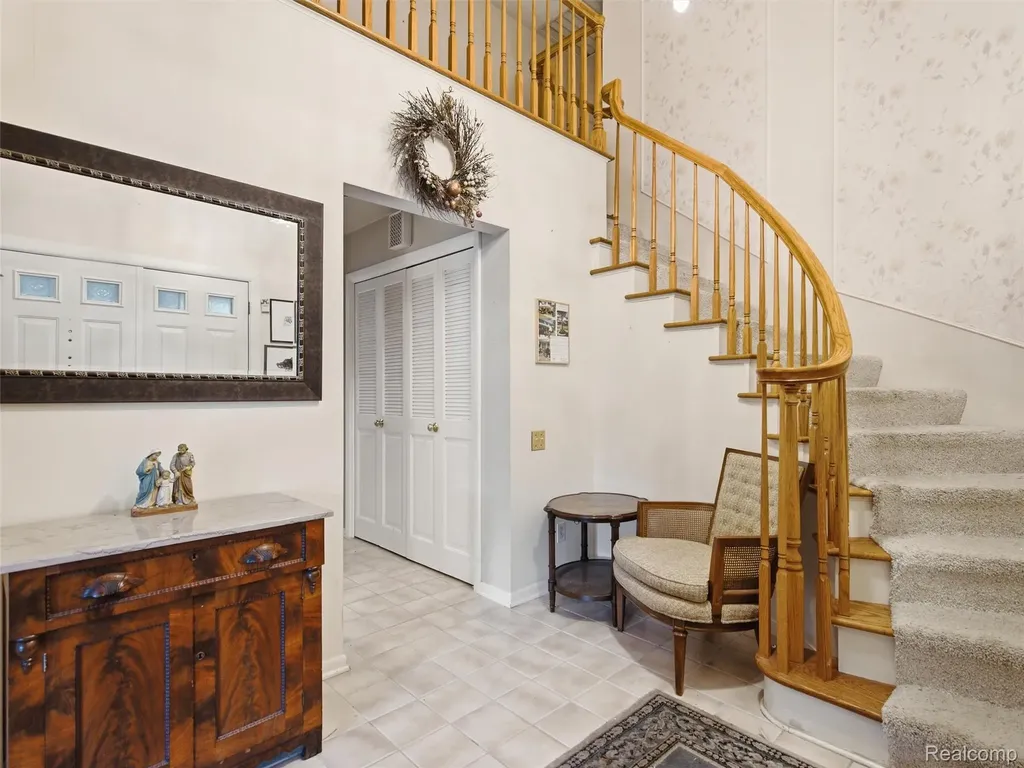 883 Briarcliff Drive Grosse Pointe Woods City MI 48236