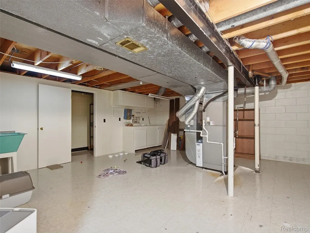 883 Briarcliff Drive Grosse Pointe Woods City MI 48236