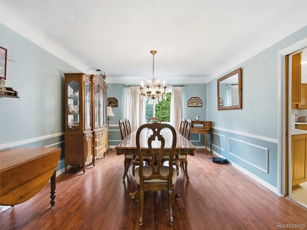 883 Briarcliff Drive Grosse Pointe Woods City MI 48236