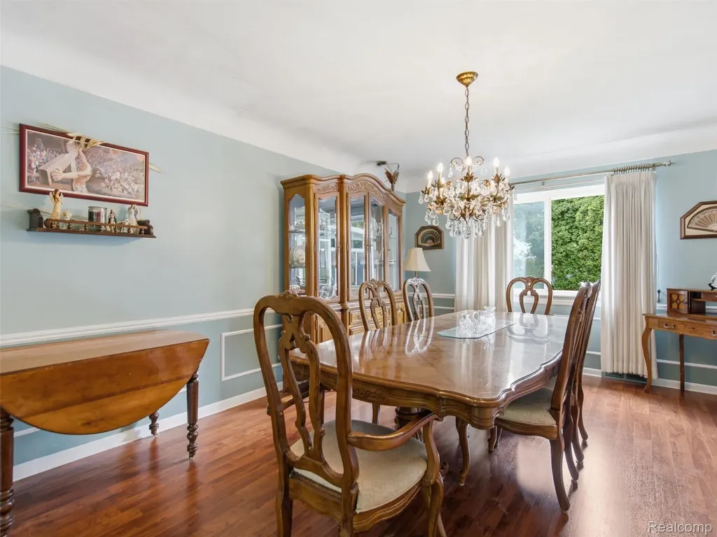 883 Briarcliff Drive Grosse Pointe Woods City MI 48236