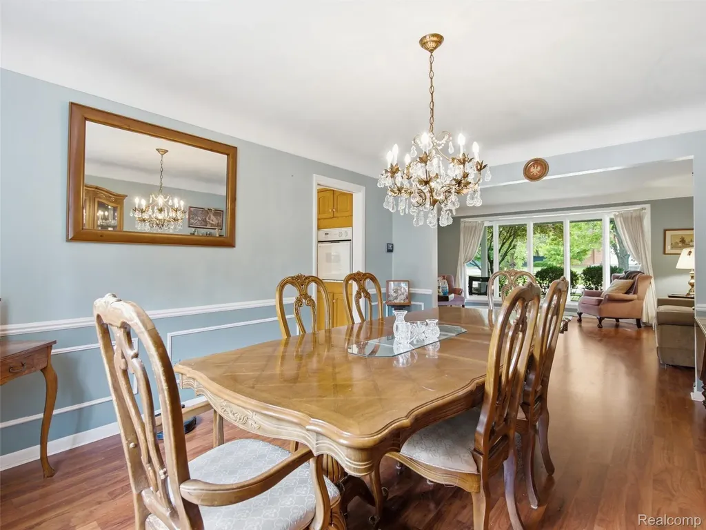 883 Briarcliff Drive Grosse Pointe Woods City MI 48236