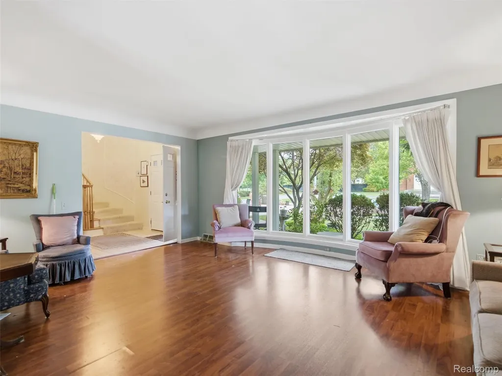 883 Briarcliff Drive Grosse Pointe Woods City MI 48236