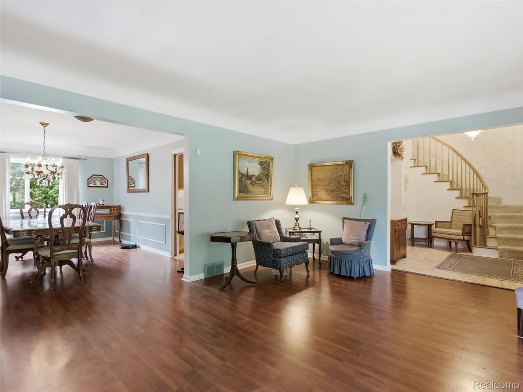 883 Briarcliff Drive Grosse Pointe Woods City MI 48236