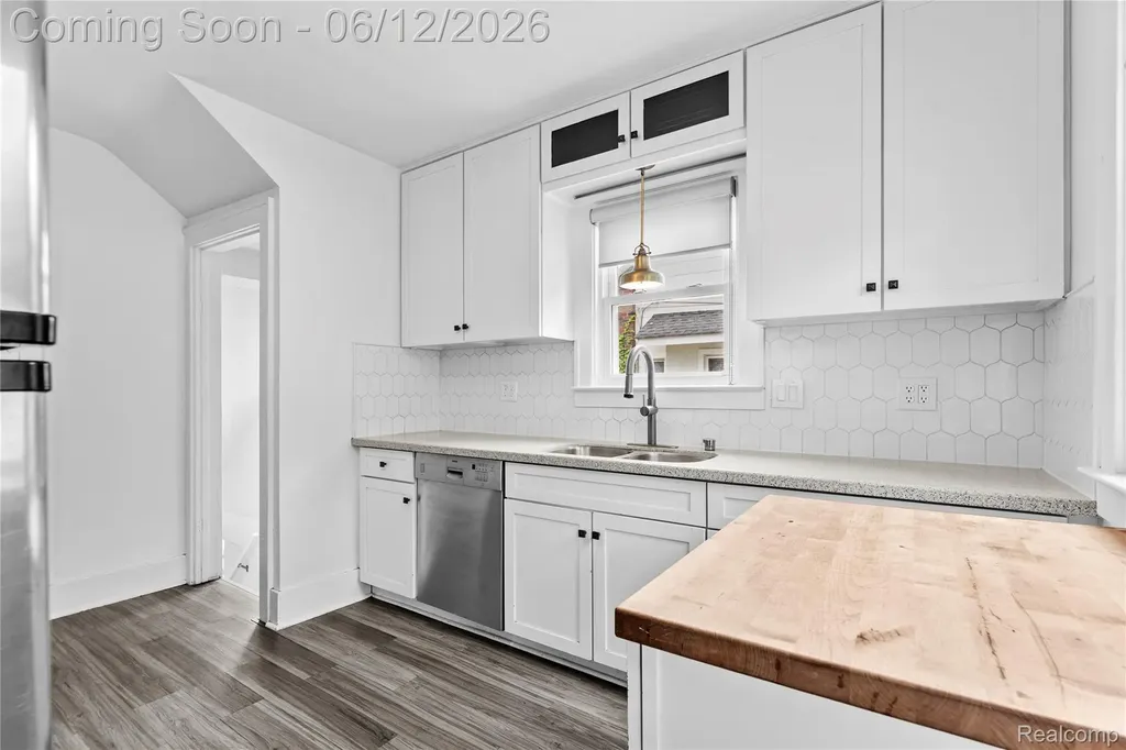 454 W Saratoga Street Ferndale City MI 48220