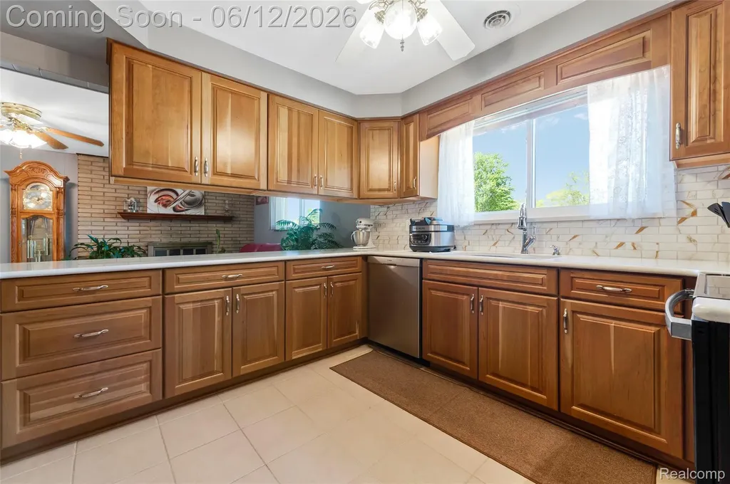 36539 Capper Drive Clinton Charter Township MI 48035