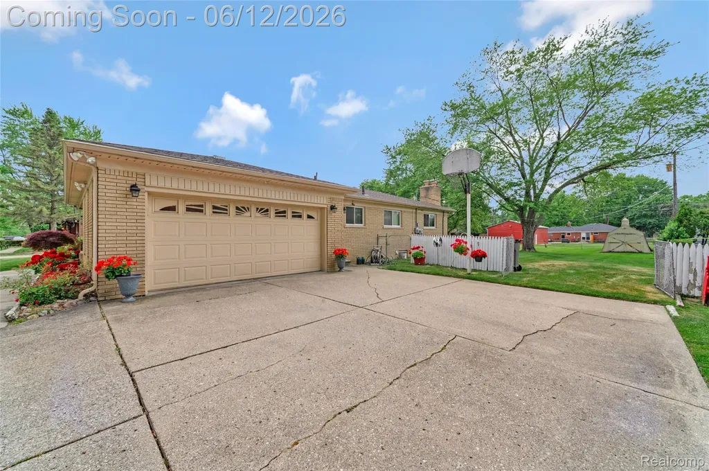 36539 Capper Drive Clinton Charter Township MI 48035