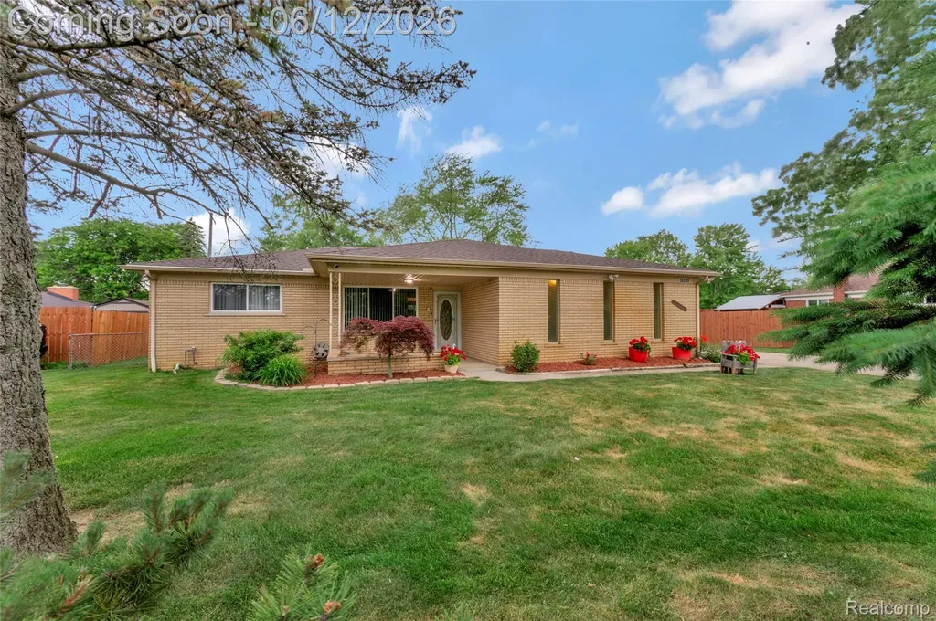 36539 Capper Drive Clinton Charter Township MI 48035