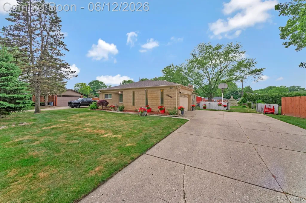 36539 Capper Drive Clinton Charter Township MI 48035