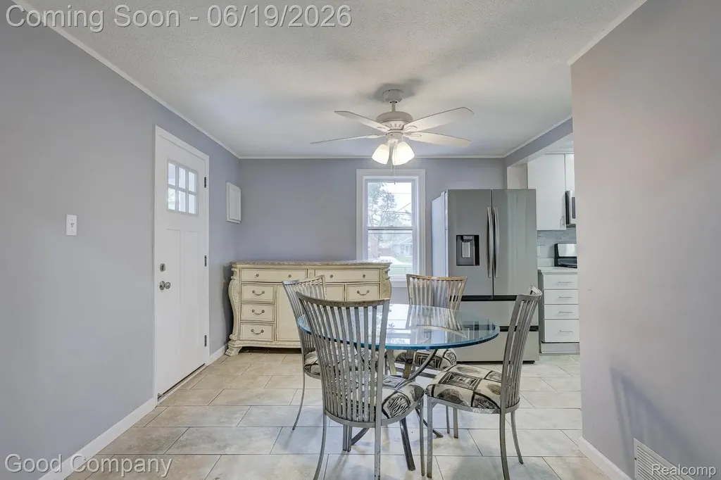 335 W Lincoln Avenue Madison Heights City MI 48071