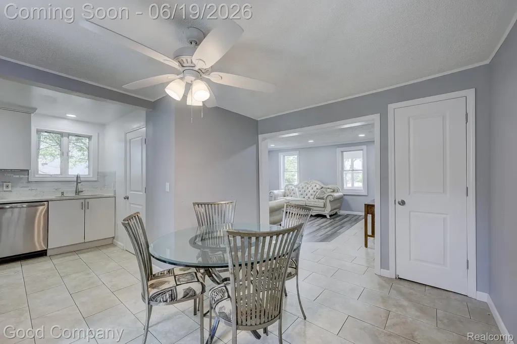 335 W Lincoln Avenue Madison Heights City MI 48071