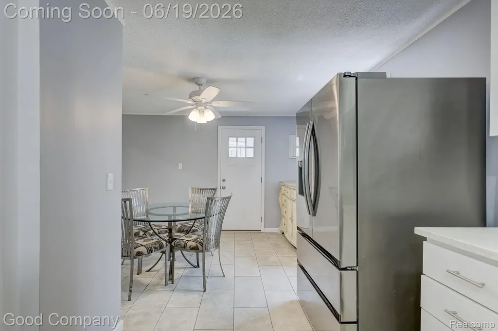335 W Lincoln Avenue Madison Heights City MI 48071