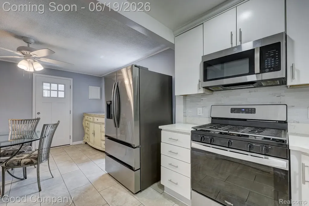 335 W Lincoln Avenue Madison Heights City MI 48071