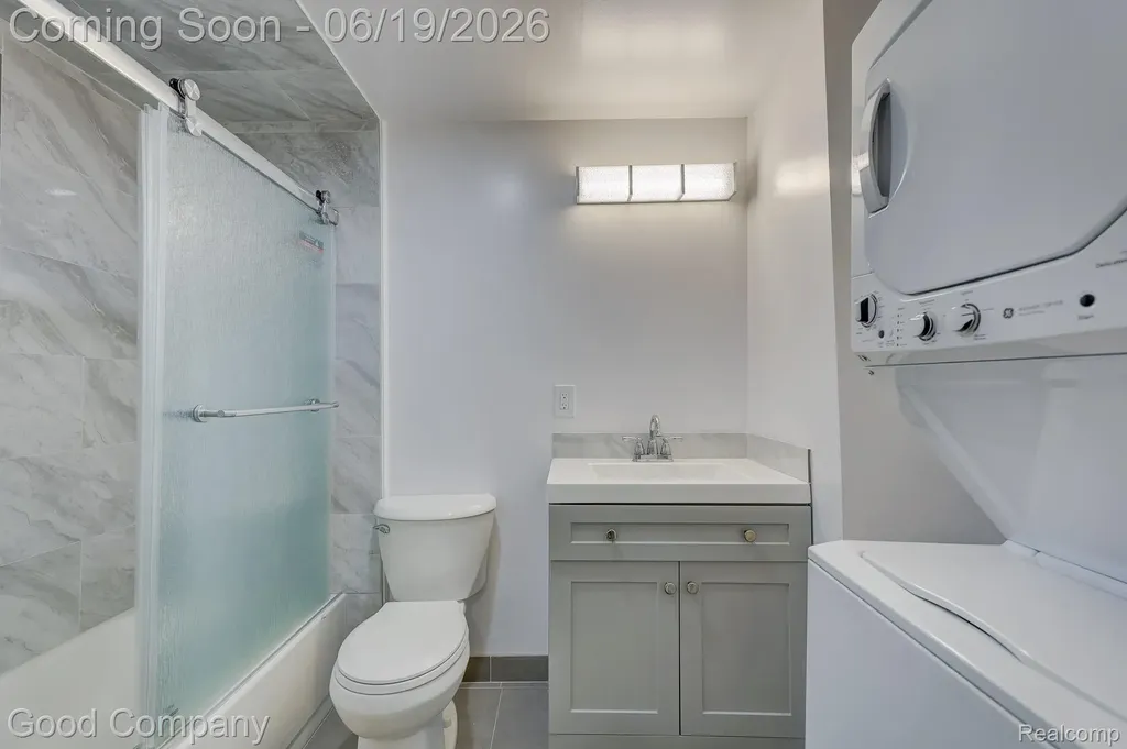 335 W Lincoln Avenue Madison Heights City MI 48071
