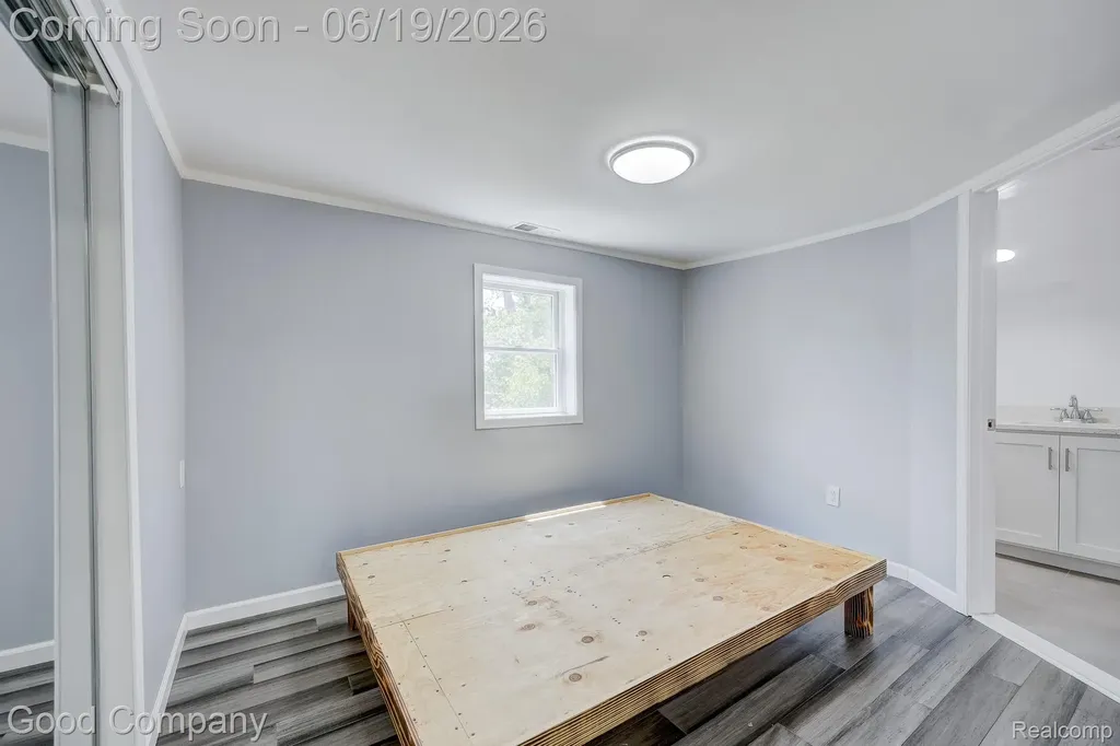 335 W Lincoln Avenue Madison Heights City MI 48071