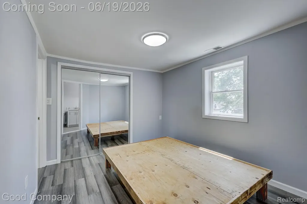 335 W Lincoln Avenue Madison Heights City MI 48071