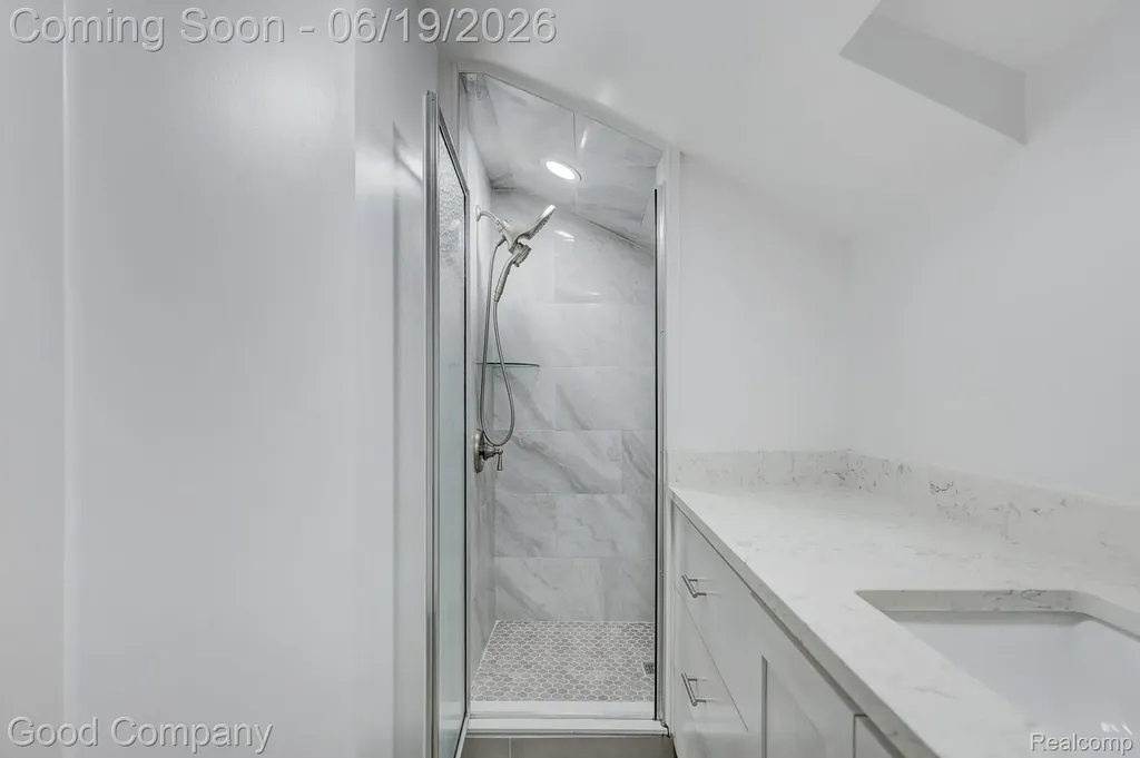335 W Lincoln Avenue Madison Heights City MI 48071