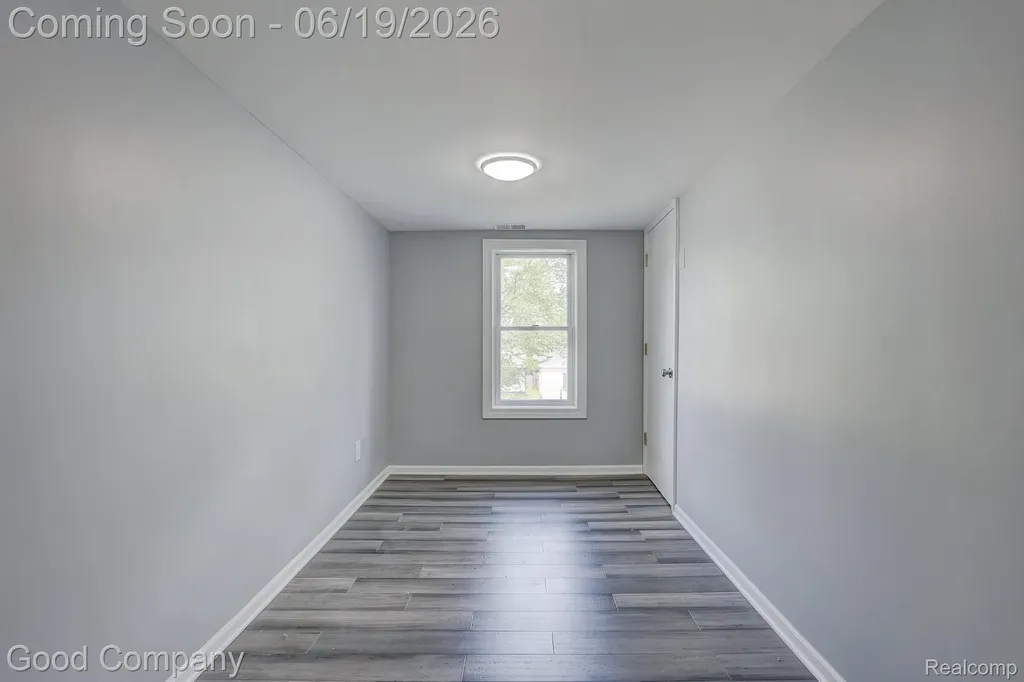 335 W Lincoln Avenue Madison Heights City MI 48071