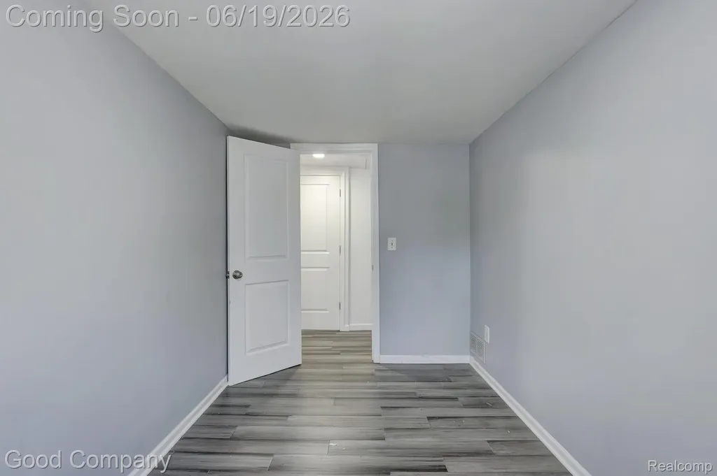 335 W Lincoln Avenue Madison Heights City MI 48071