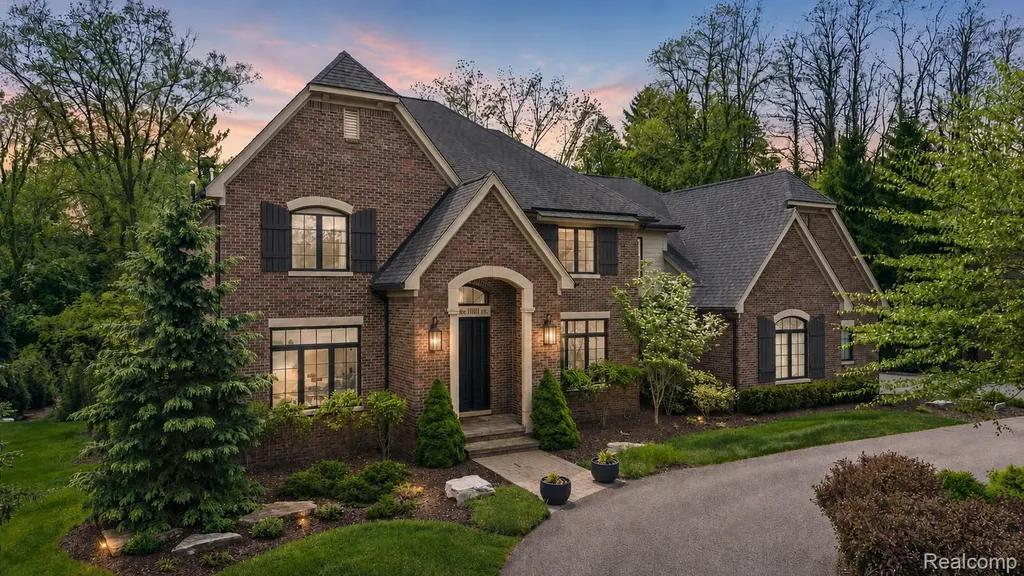 4345 Spruce Hill Lane Bloomfield Charter Township MI 48301