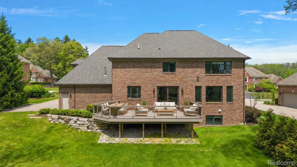 4345 Spruce Hill Lane Bloomfield Charter Township MI 48301