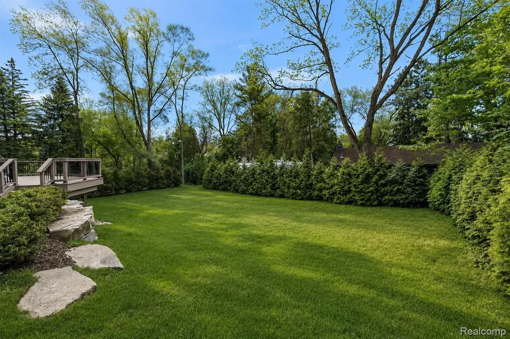 4345 Spruce Hill Lane Bloomfield Charter Township MI 48301