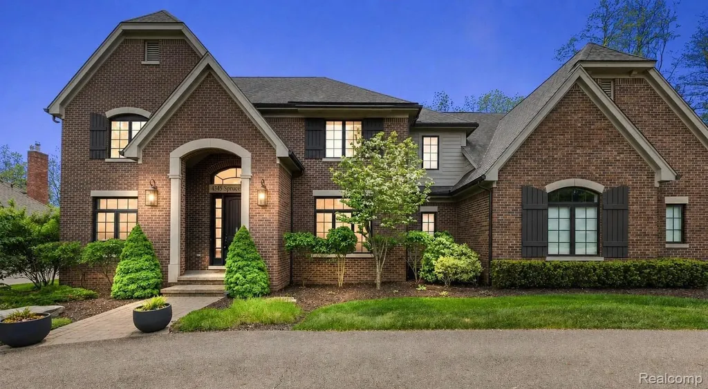 4345 Spruce Hill Lane Bloomfield Charter Township MI 48301