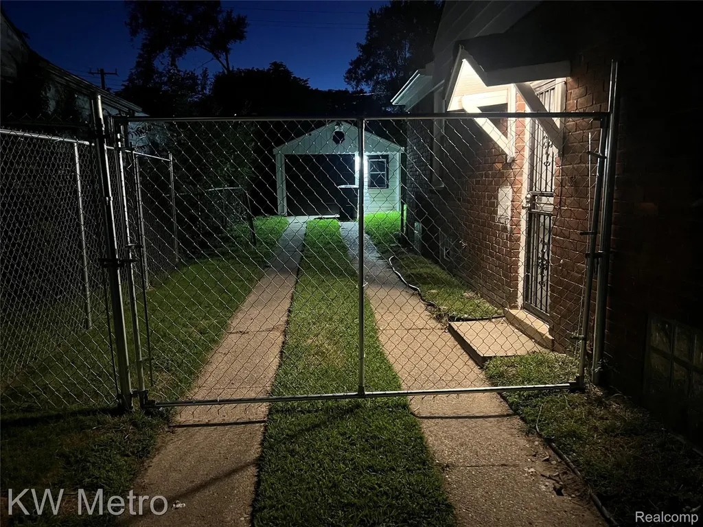 18911 Oakfield Street Detroit City MI 48235