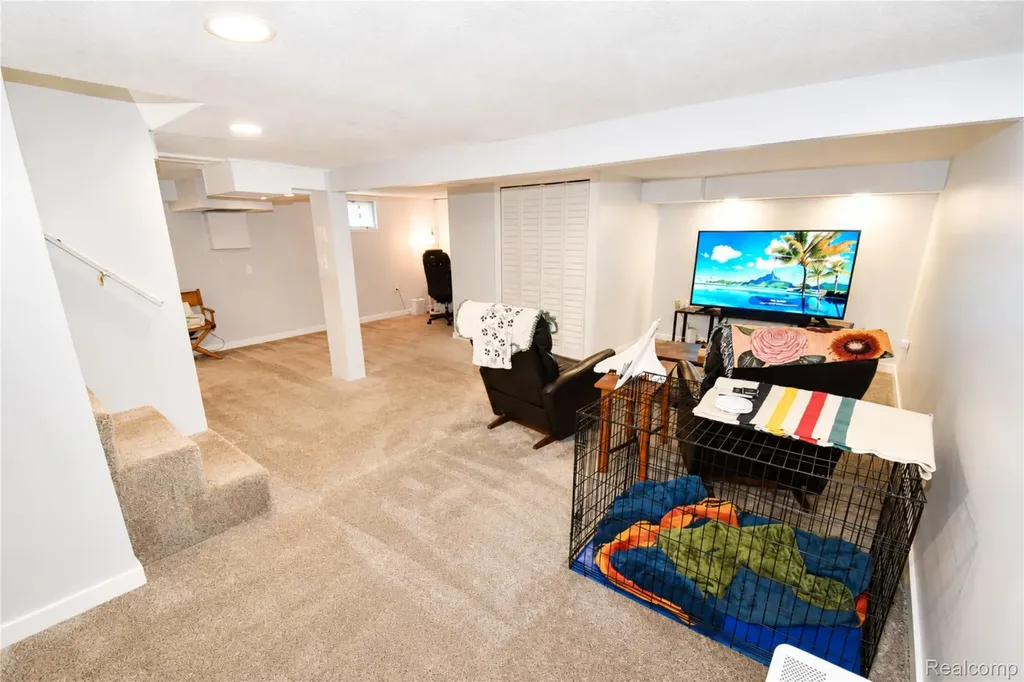 1405 Middle Road Highland Charter Township MI 48357