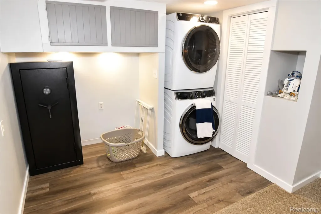 1405 Middle Road Highland Charter Township MI 48357