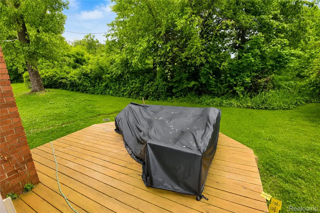 1405 Middle Road Highland Charter Township MI 48357