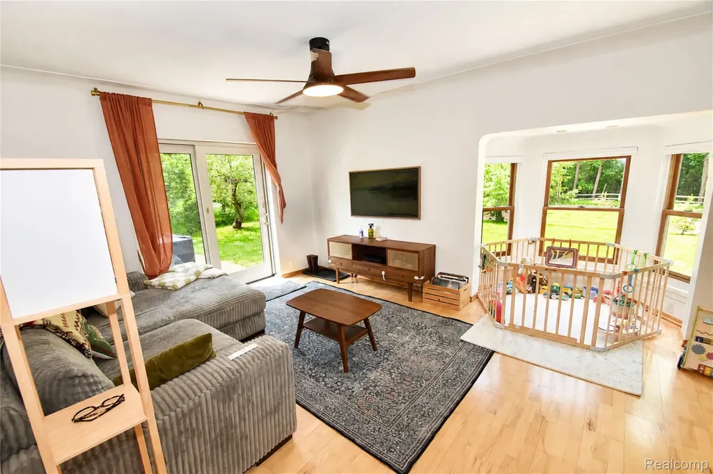 1405 Middle Road Highland Charter Township MI 48357