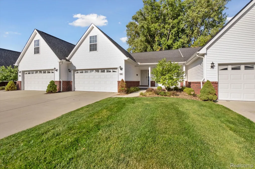 816 Nelsons Ridge Drive Howell City MI 48843