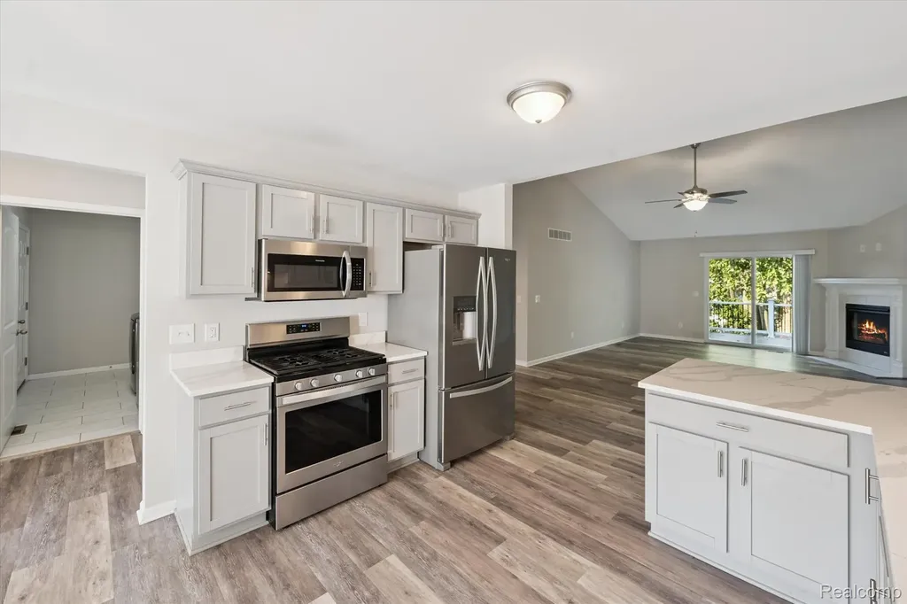 816 Nelsons Ridge Drive Howell City MI 48843