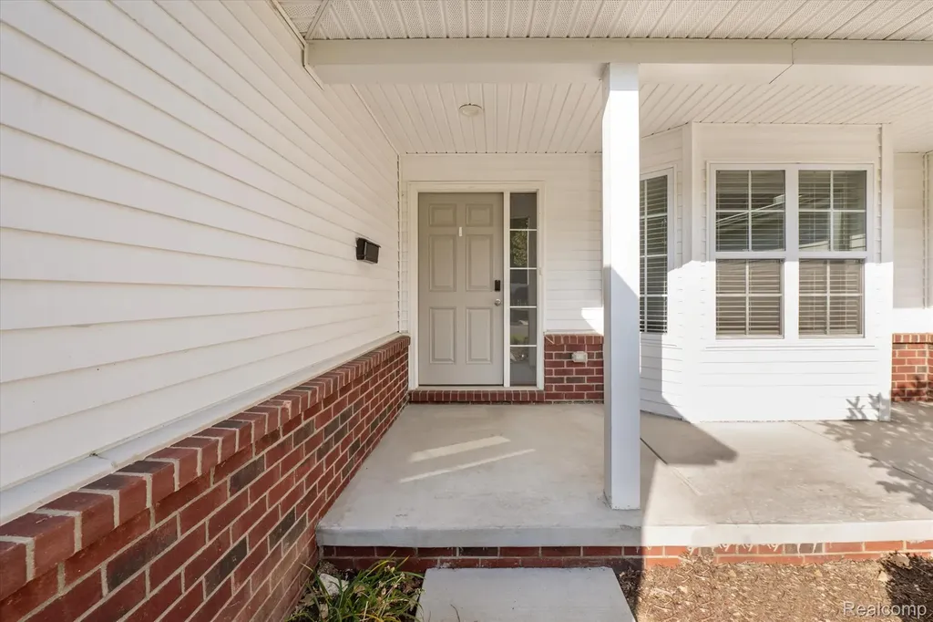 816 Nelsons Ridge Drive Howell City MI 48843