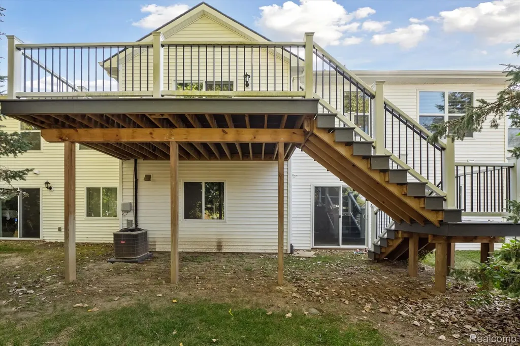 816 Nelsons Ridge Drive Howell City MI 48843
