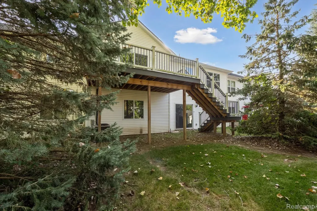816 Nelsons Ridge Drive Howell City MI 48843