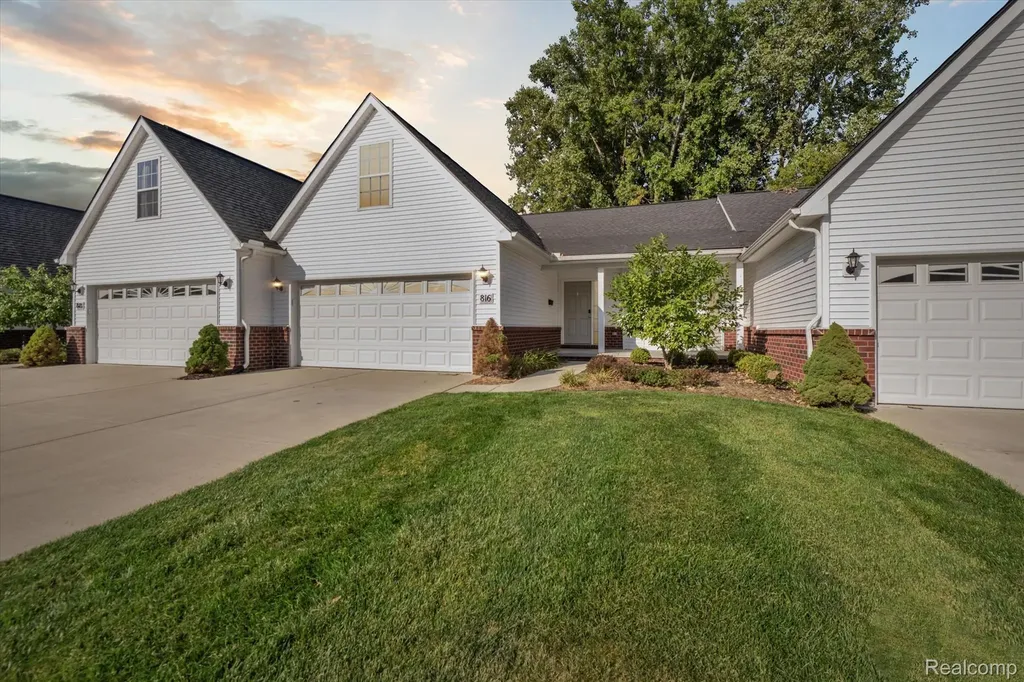 816 Nelsons Ridge Drive Howell City MI 48843