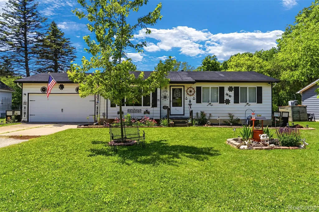 1378 Roat Court Burton City MI 48509